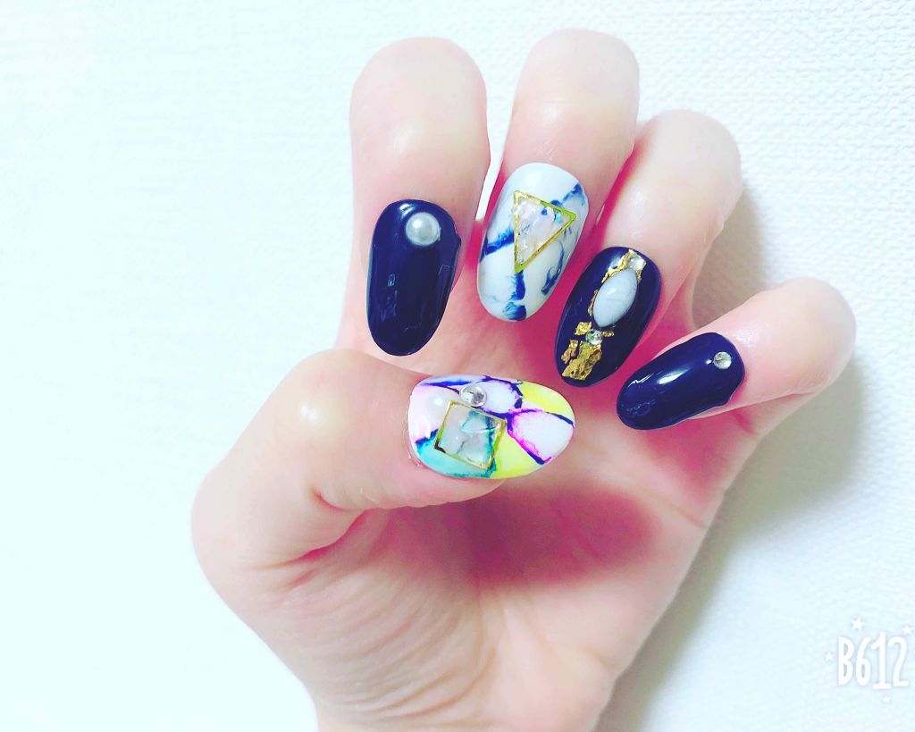 フェアリーダストパウダーオーロラピーコック/キャンドゥ/ネイルシールを使ったクチコミ（2枚目）