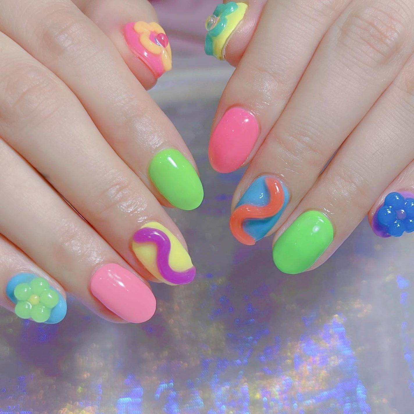 なかやまちえこ on LIPS 「蓄光ぷっくり♡⠀⠀@reno_vocalちゃん⠀⠀LEDは海外..」(5枚目)