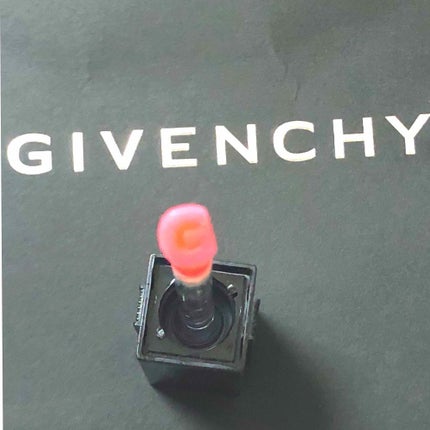 GIVENCHY グロス・レヴェラトゥールのクチコミ「GIVENCHY
パケ買いです
pHで色が変わるものです
私はあんまり色が出ない日とほんのりい.....」(2枚目)