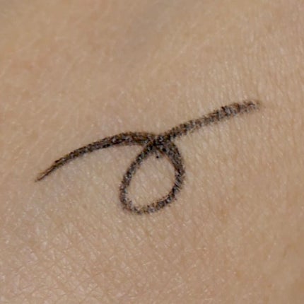 cos.rioca on LIPS 「ペンシルアイライナーって、絶対に滲む!という概念を変えたアイラ..」(4枚目)