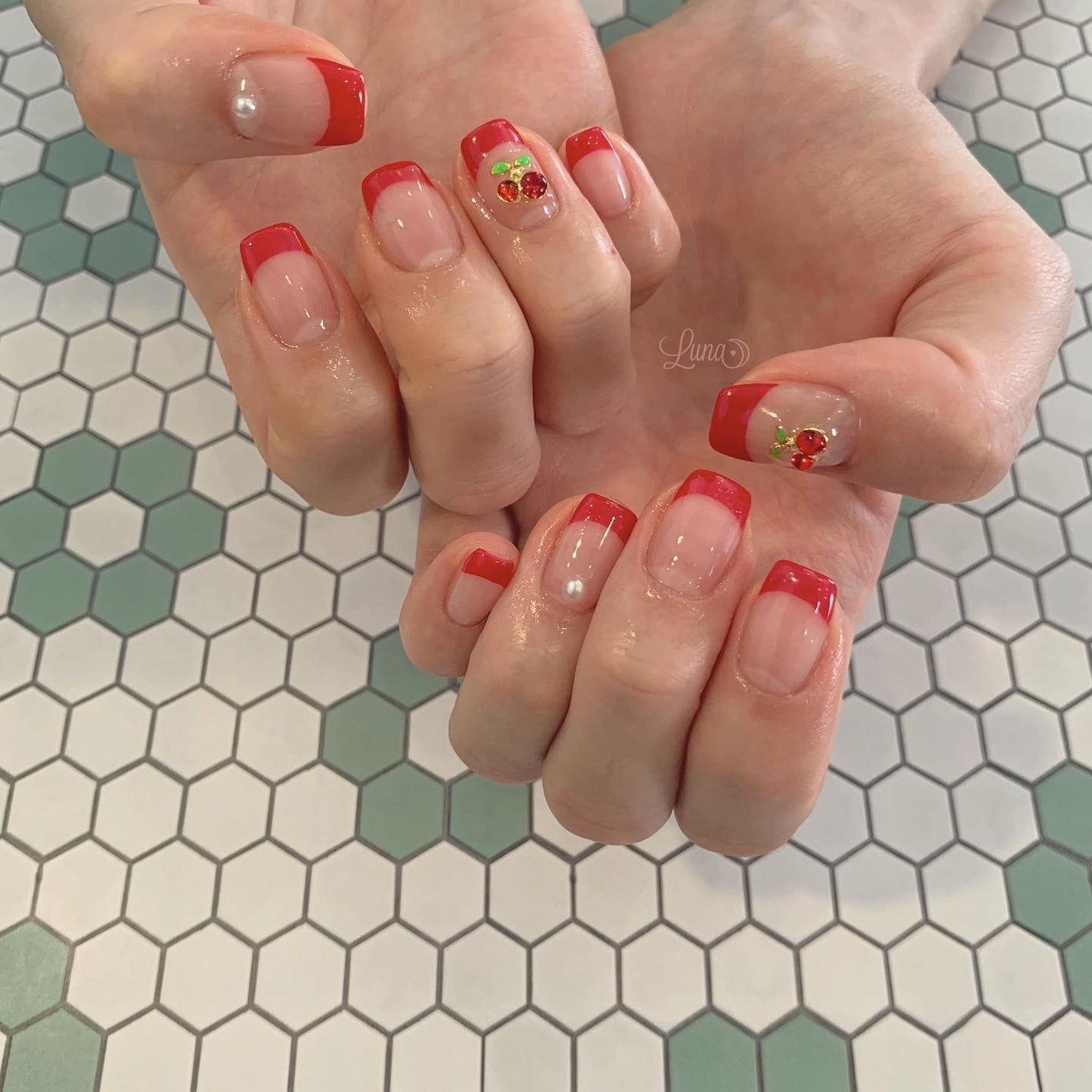 Iuna. Mizuki on LIPS 「.🍒#nail#nailstagram#gelnail#ジェ..」(1枚目)