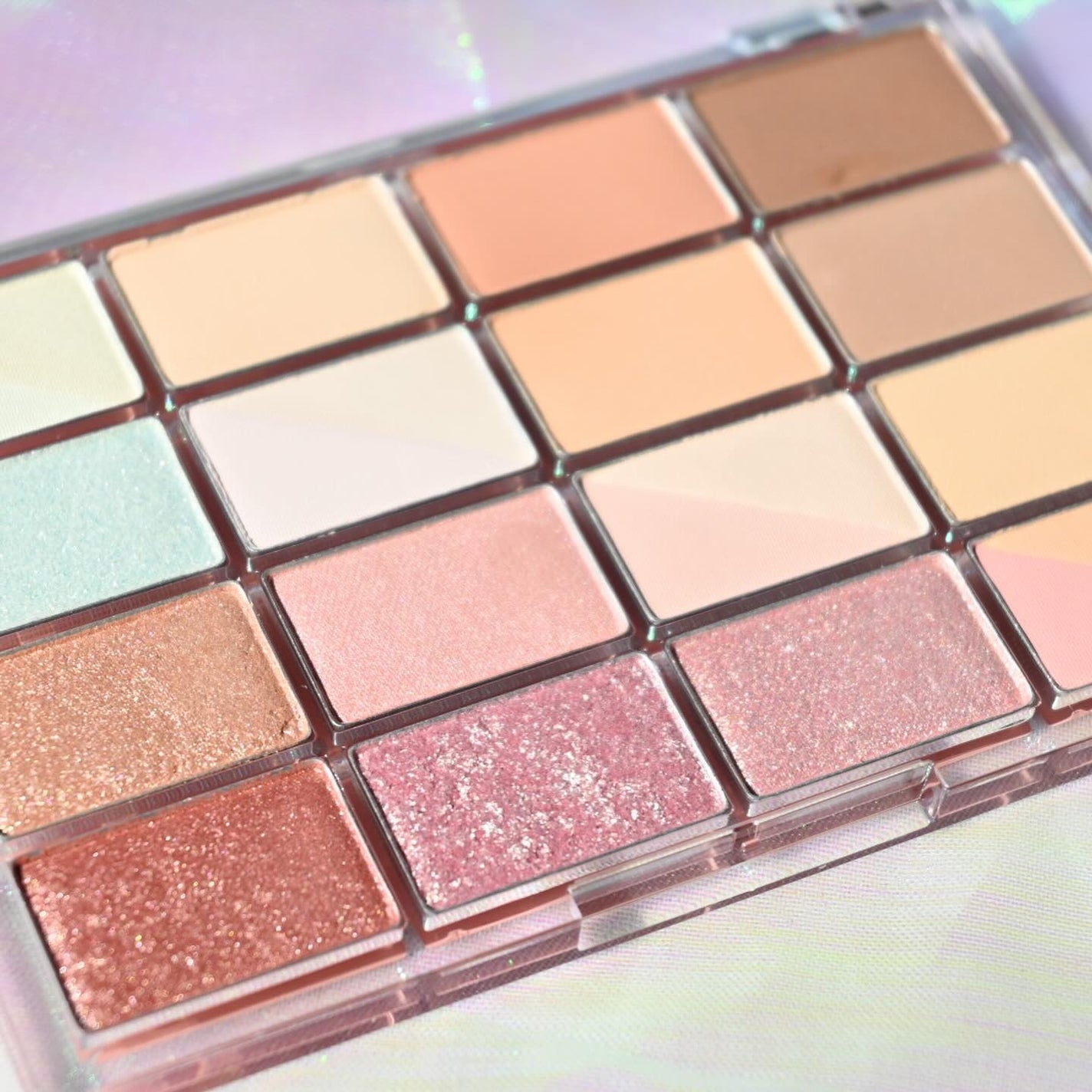 ソフトブラーリングアイパレット/wakemake/アイシャドウパレットを使ったクチコミ(2枚目)