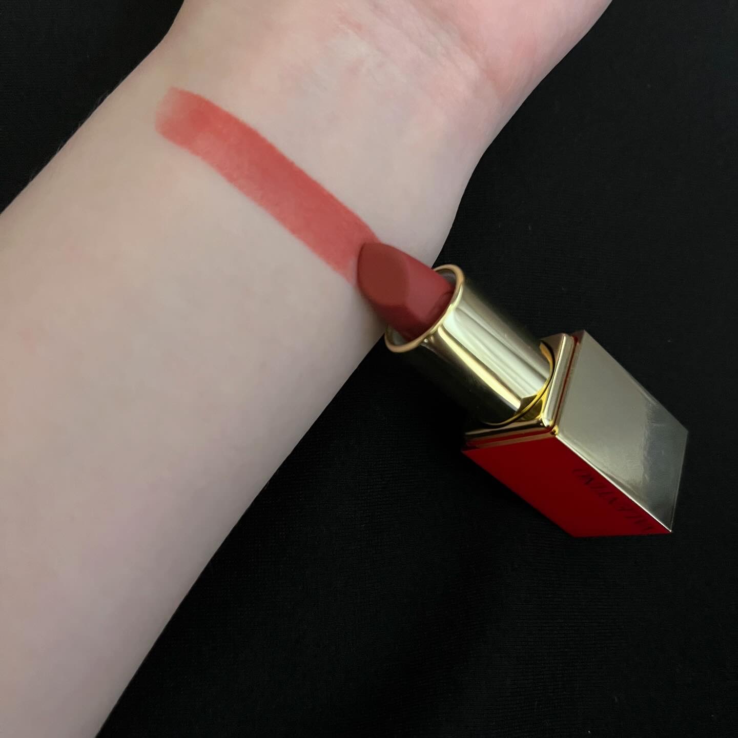 GO クラッチ ＆ ミニロッソチェーンパウダーリップ付きブレスレット付き