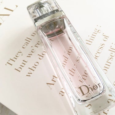 凛としたすずらんの香り。


Dior
ディオール アディクト オー フレッシュ


トップ:ベルガモット
ミドル:フリージア、すずらん
ラスト:ムスク


トップは瑞々しいベルガモットの香り。
同時に