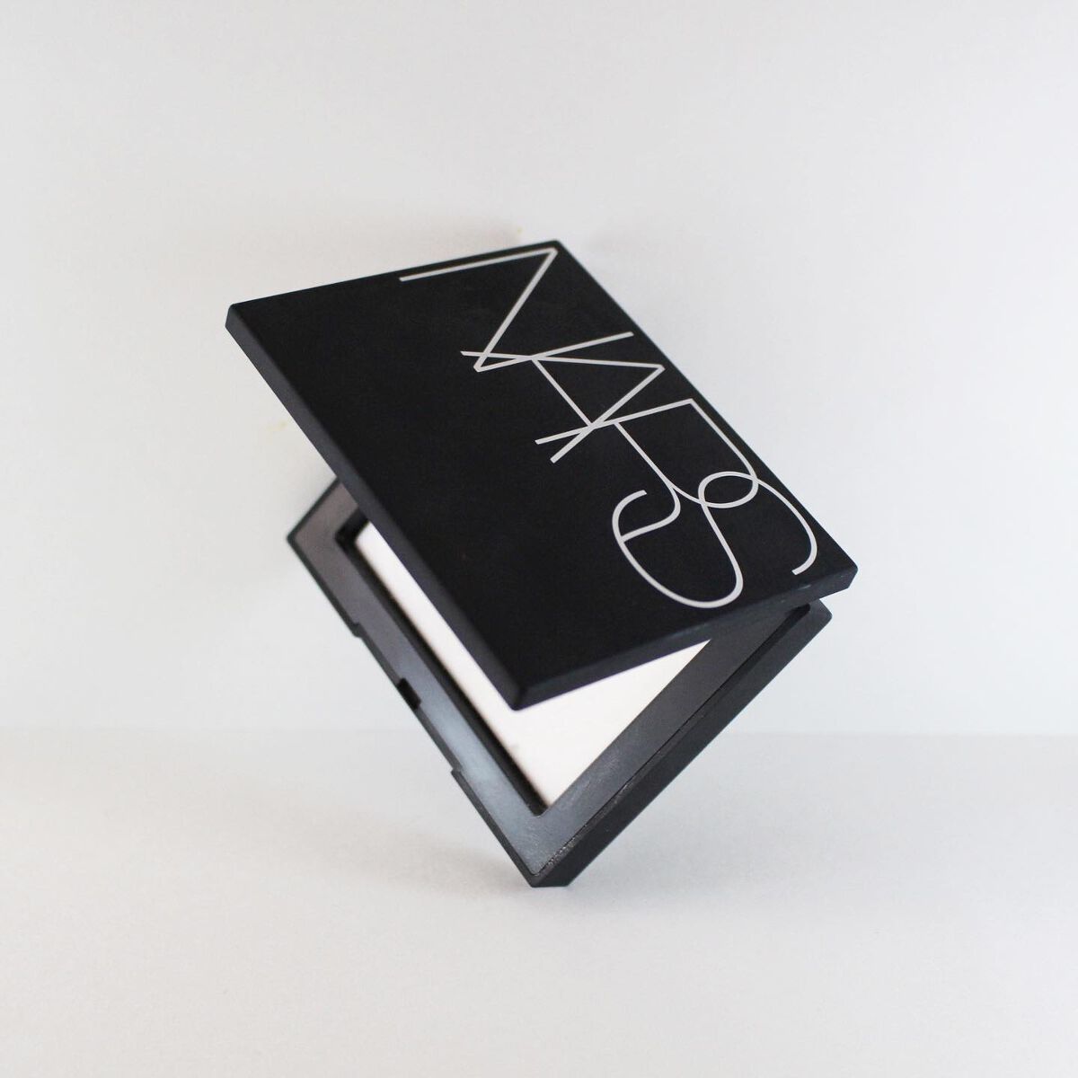 ライトリフレクティングセッティングパウダー プレスト N|NARS ライトリフレクティングセッティングパウダー プレスト N|NARS