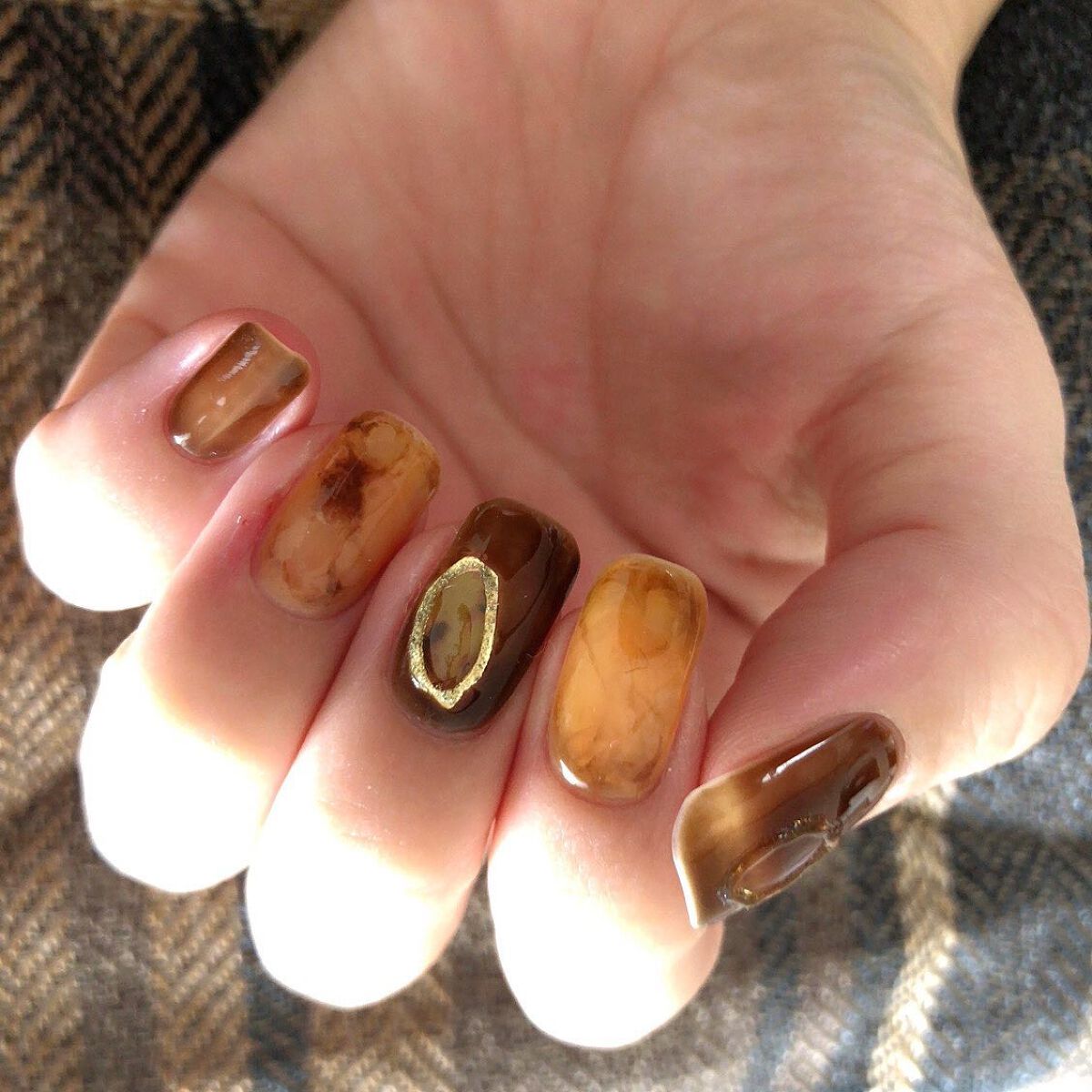 行場 on LIPS 「秋だね〜🍁#セルフネイル部#セルフネイル#nail#秋ネイル#..」(3枚目)