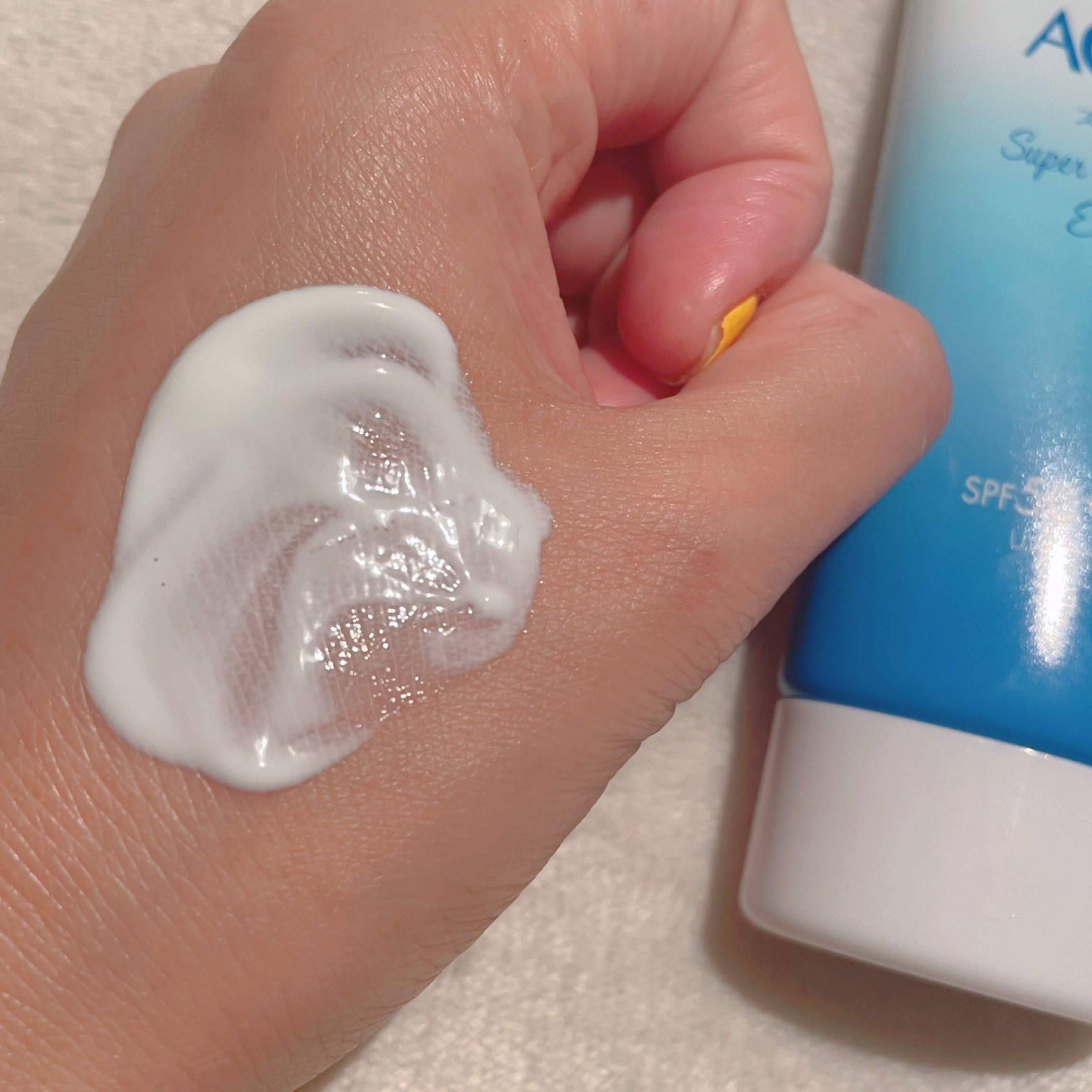 スーパーモイスチャーUVエッセンス/スキンアクア/日焼け止めローションを使ったクチコミ（3枚目）