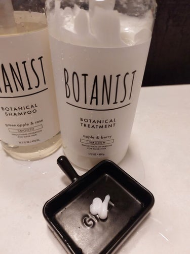 BOTANIST ボタニカルシャンプー スムースのクチコミ「リニューアル

シャンプー
とろんとしたシャンプー
泡立ちが良いです。
グリーンアップルとロー.....」（3枚目）