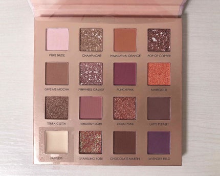 FOCALLURE Sunrise16色アイシャドウパレットのクチコミ「FOCALLURE
Sunrise16色アイシャドウパレット
FOCALLUREは中国コスメ.....」(2枚目)