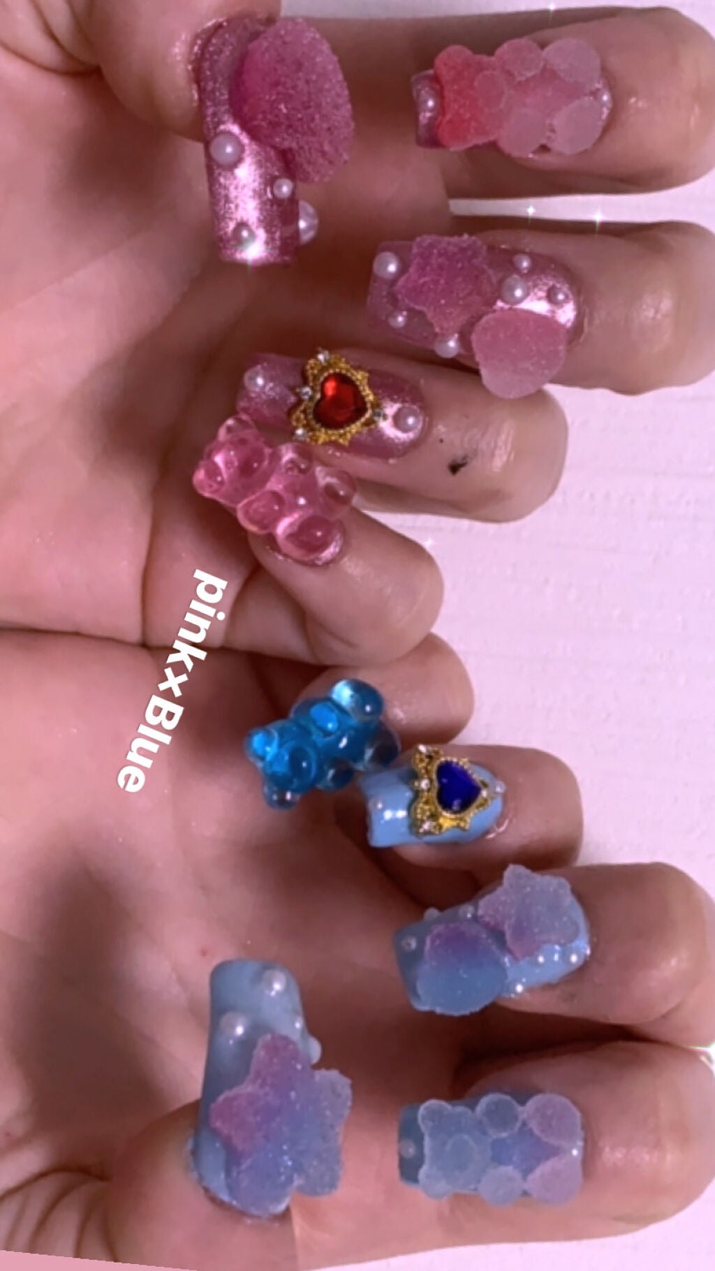 85 on LIPS 「あたい色120億%ゴチャかわネイル💗🧬💅..」(1枚目)