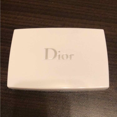 Dior スノー ルミナス パーフェクト ファンデーションのクチコミ「#DIOR
#最近のお気に入り
#浮かない
#プリマヴィスタ と合わせて
#カバー力あり..」（1枚目）