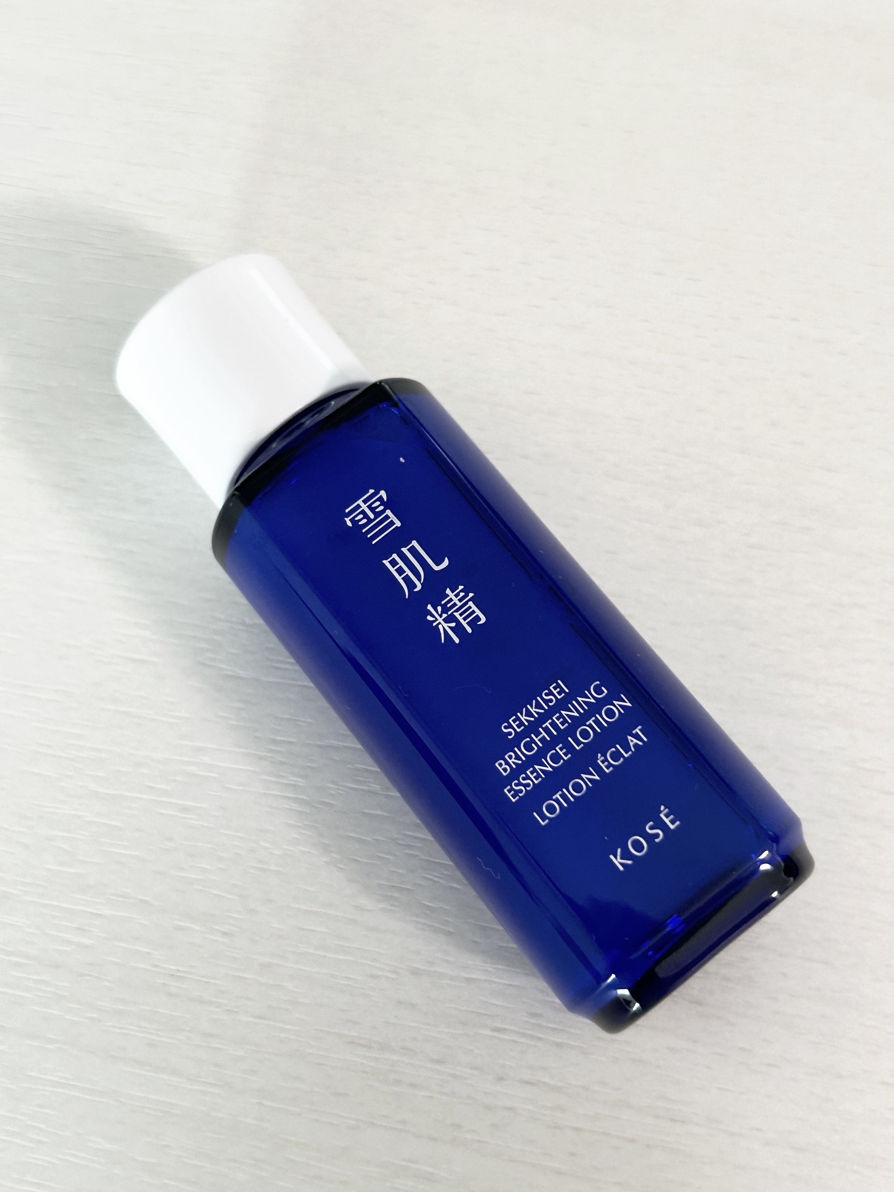 🌸雪肌精薬用雪肌精 ブライトニング エッセンス ローショントライアル 30ml

さらりとしたテクスチャー
香りが…

新発売（リニューアル）した雪肌精薬用雪肌精 ブライトニング エッセンス ローション！550円だったのでお試しに購入〜！