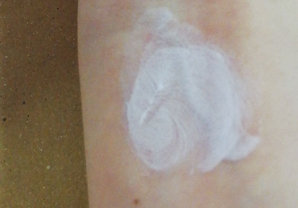 トーンアップUV エッセンス/サンカット®/日焼け止めローションを使ったクチコミ(3枚目)