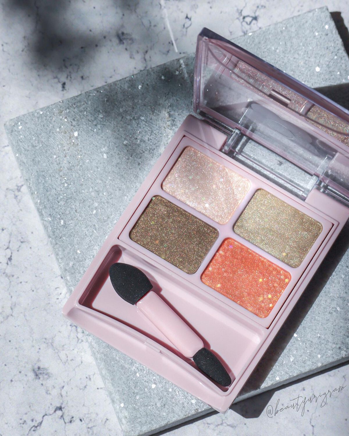 2022年冬新作アイシャドウパレット】シグニチャー カラー アイズ