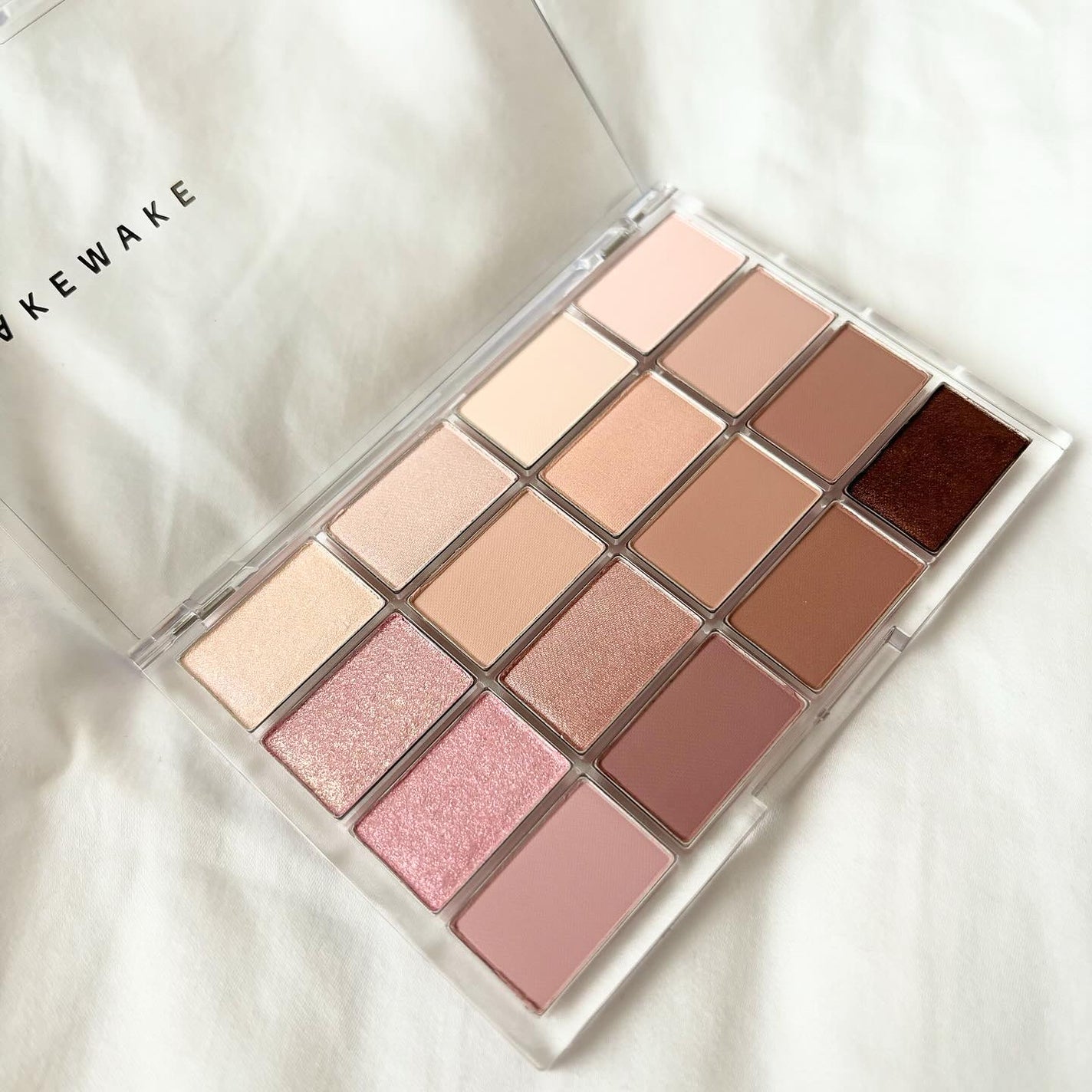 ソフトブラーリングアイパレット/wakemake/アイシャドウパレットを使ったクチコミ(2枚目)