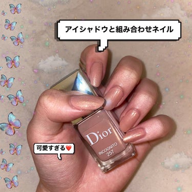 ┈┈┈┈┈┈┈┈┈┈┈┈┈┈
アイシャドウを重ねてみた✨💅🏼
┈┈┈┈┈┈┈┈┈┈┈┈┈┈

シンプルだからちょっとキラキラさせたいなぁ
なんて考えてたら、、、
ひらめいちゃった！！💡🤍

アイシャドウ