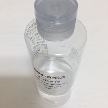 無印のさっぱりタイプの化粧水
これだと冬は乾燥することが分かったので脱毛後に体に塗ってます