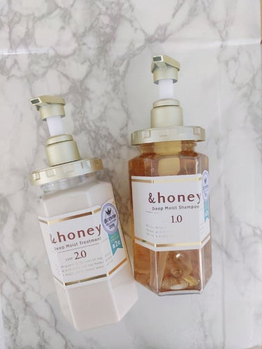 &honey ディープモイスト シャンプー1.0／ヘアトリートメント2.0のクチコミ「可愛い見た目でずっと気になっていた&honey♥️

90％以上が保湿、保護成分で出来た保水オ.....」（1枚目）