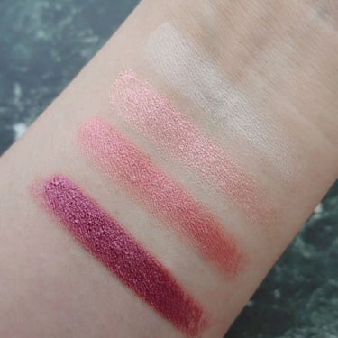 Revolution Pro Quartz Crush Eyeshadow Palette/MAKEUP REVOLUTION/アイシャドウパレットを使ったクチコミ（3枚目）