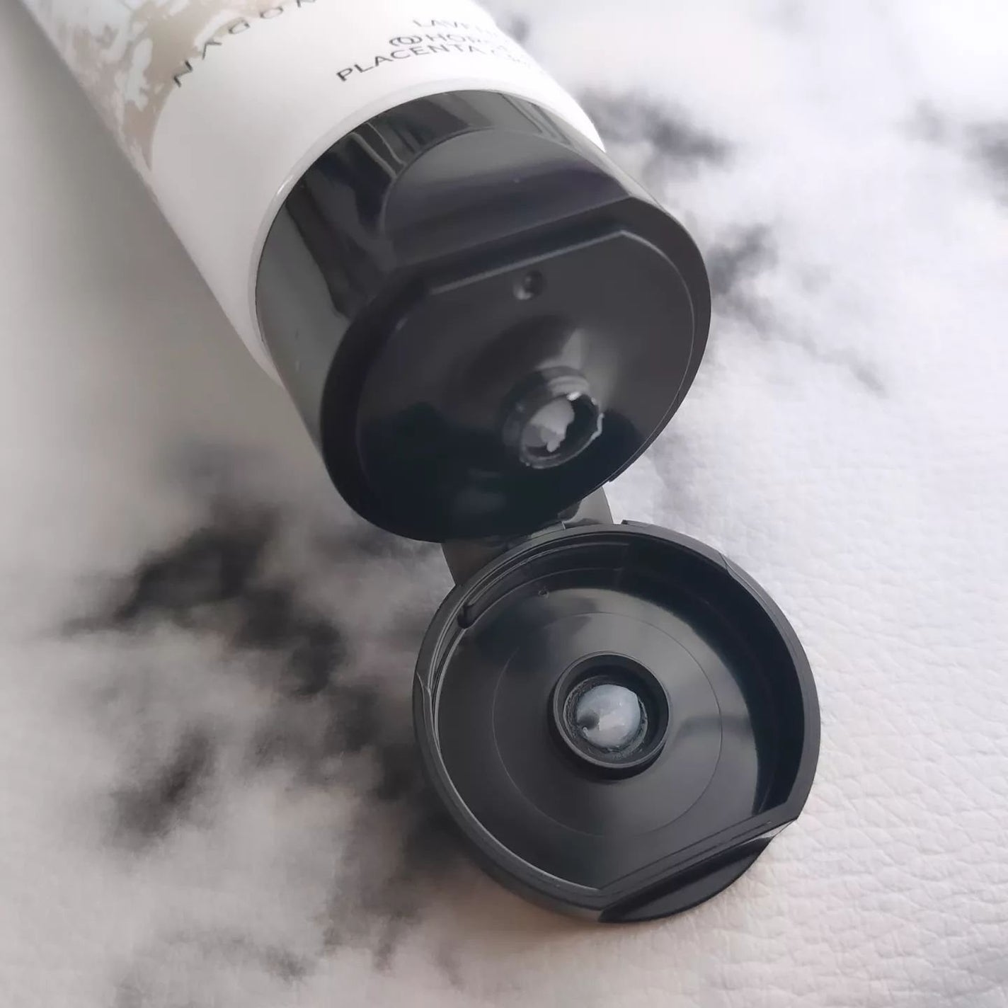 ⾺プラセンタエキス配合 ⾺油クリーム ラベンダーの⾹り/&NAGOMI/ボディクリームを使ったクチコミ(2枚目)