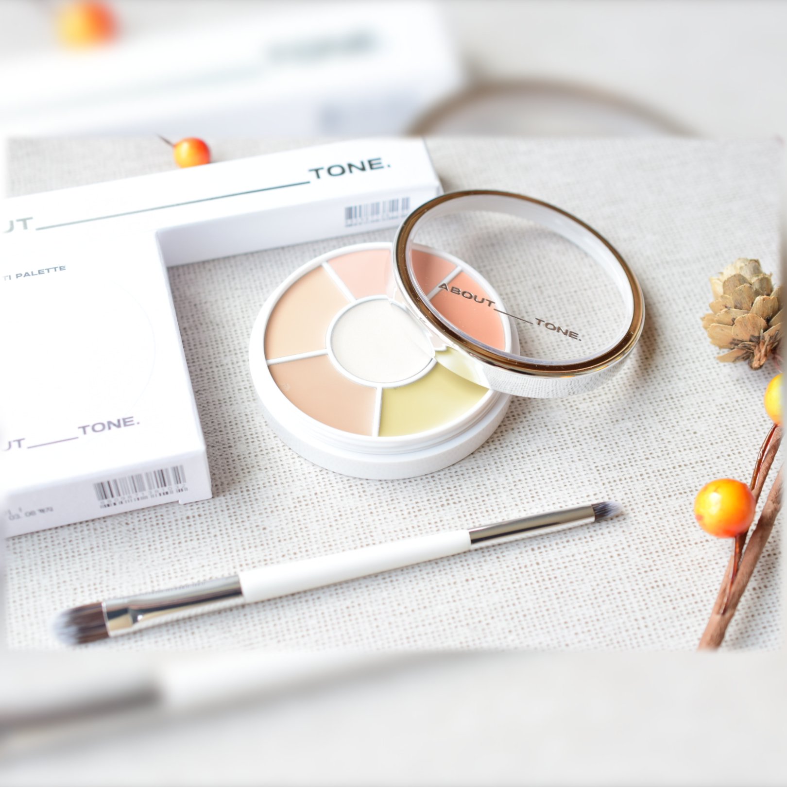 ABOUT TONE デザイニングマルチパレットのクチコミ「ABOUT TONE
デザイニングマルチパレット

肌のムラをきれいに補正する
ハイライター、.....」（1枚目）