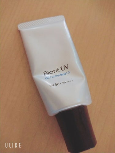 ビオレUV 化粧下地UV 皮脂テカリ防止
SPF50+ PA++++  顔用

ビオレUVのラインから去年出た化粧下地💄
しかも、皮脂テカリ防止タイプ😂😂😂

ライトオークル系の色味が付いてるものの、肌