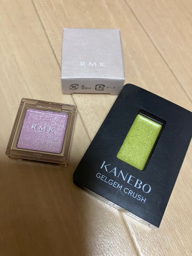 RMK インフィニット シングル アイズのクチコミ「緑、オレンジ が人気みたいです！

ピンクのアイシャドウに重ねづけしたく、
緑色一択です🙆‍♀.....」（1枚目）