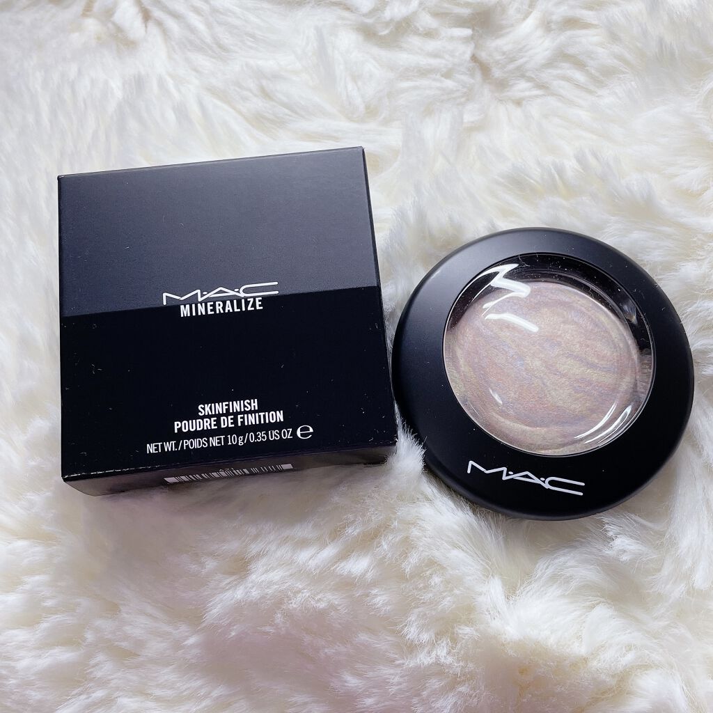 ハイライトと言えばこれ！な
ミネラライズスキンフィニッシュ
色はライトスカペード✨
大人気なので気になって購入しました☺️

マーブル調で不思議な色合いですよね🙄

この色が混ざり合って
自然なツヤ感を出してくれます！✨
透明感がある光沢