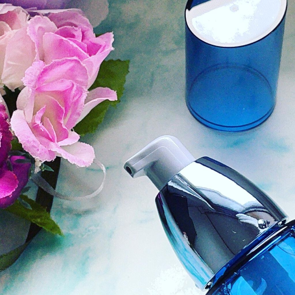 DECENCIA サエル ホワイトニング ローション コンセントレートのクチコミ「ポンプ式！そして大きさが私の手にフィットして持ちやすい♪
キャップを外して2~3プッシュ出しま.....」（2枚目）