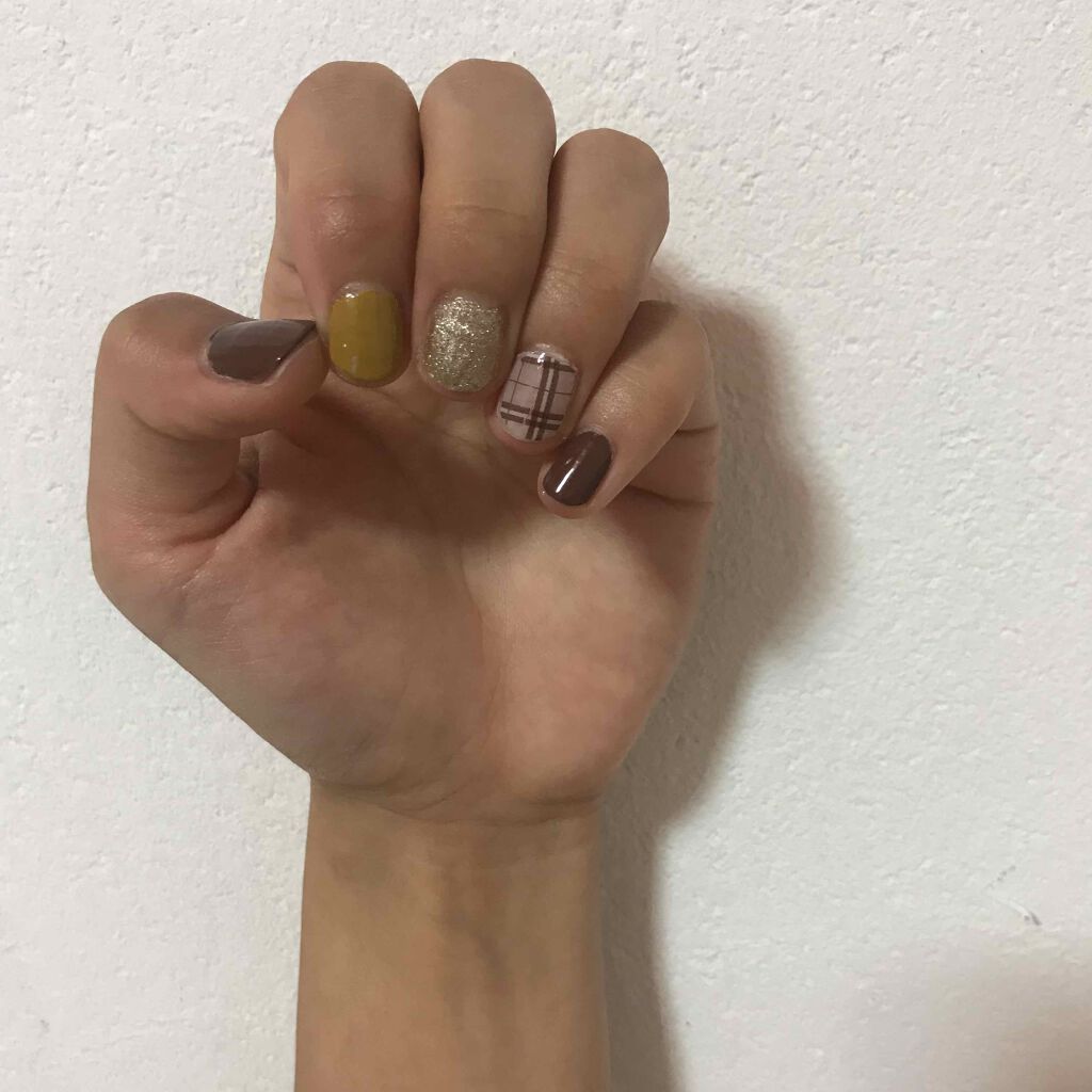 じょっぴ on LIPS 「【秋ネイル】秋といえば、チェック柄ですよね。今日はだれでも簡単..」(3枚目)