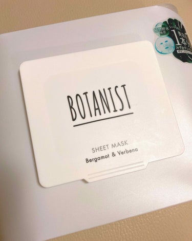 BOTANIST SHEET MASK
LIPSでBOTANISTさんからいただきました😭🙏
毎日朝晩パックする私にとってありがたい商品😆✌️
このMASKは夜用として使用してみました👍
シートは大容量