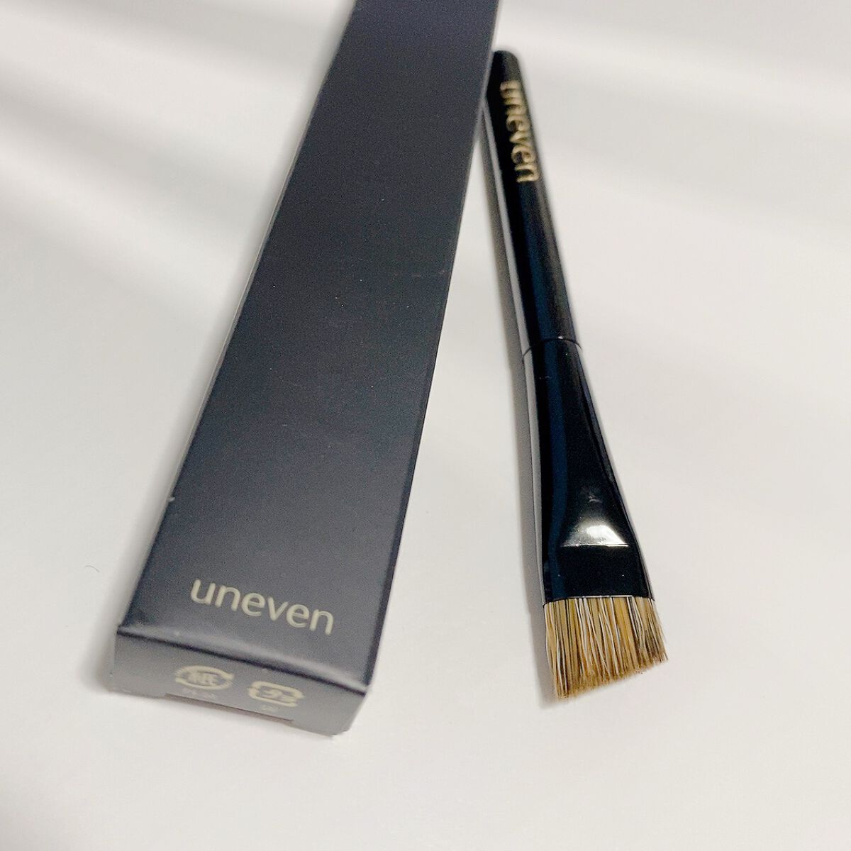 uneven アイブロウブラシ