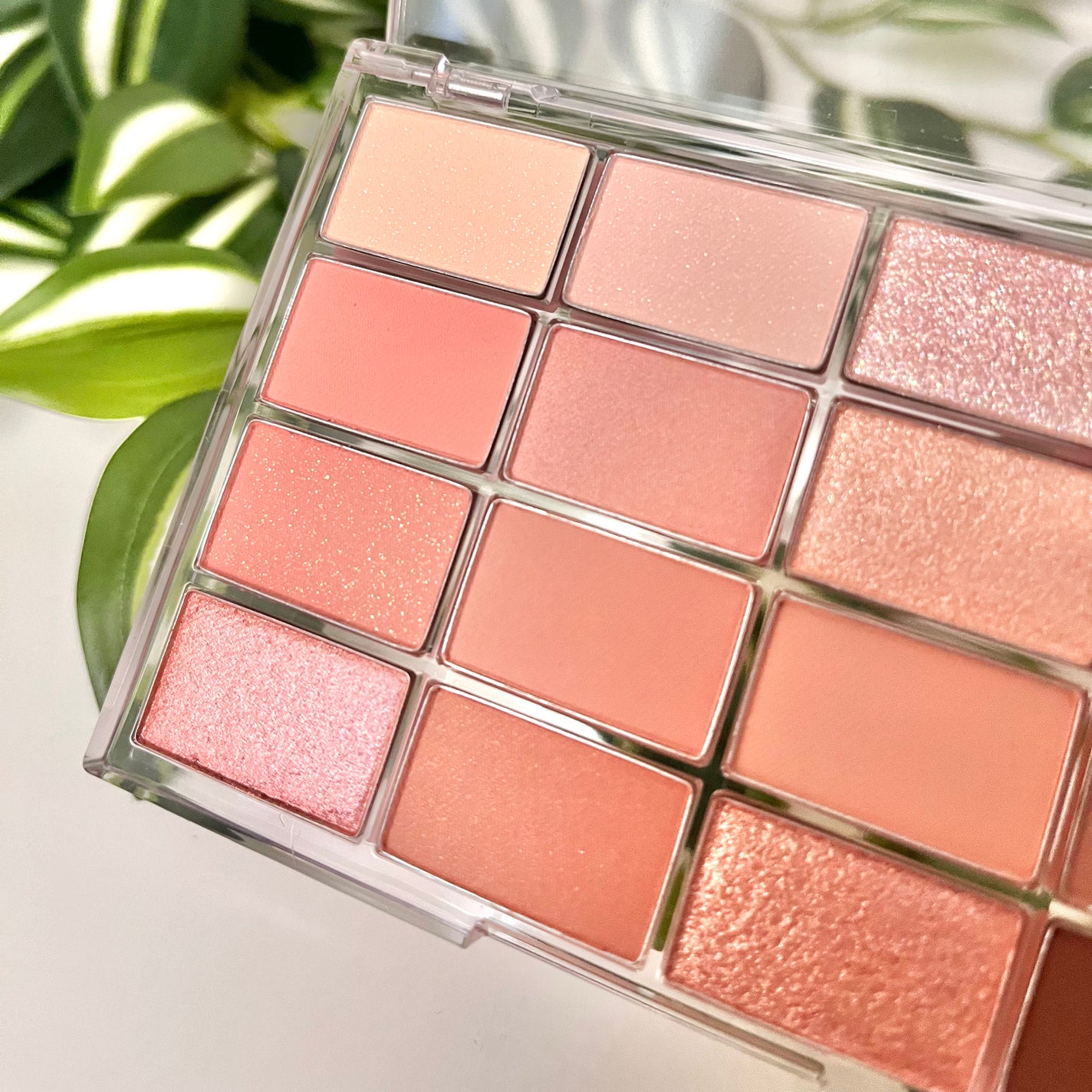 ソフトブラーリングアイパレット/wakemake/アイシャドウパレットを使ったクチコミ(3枚目)