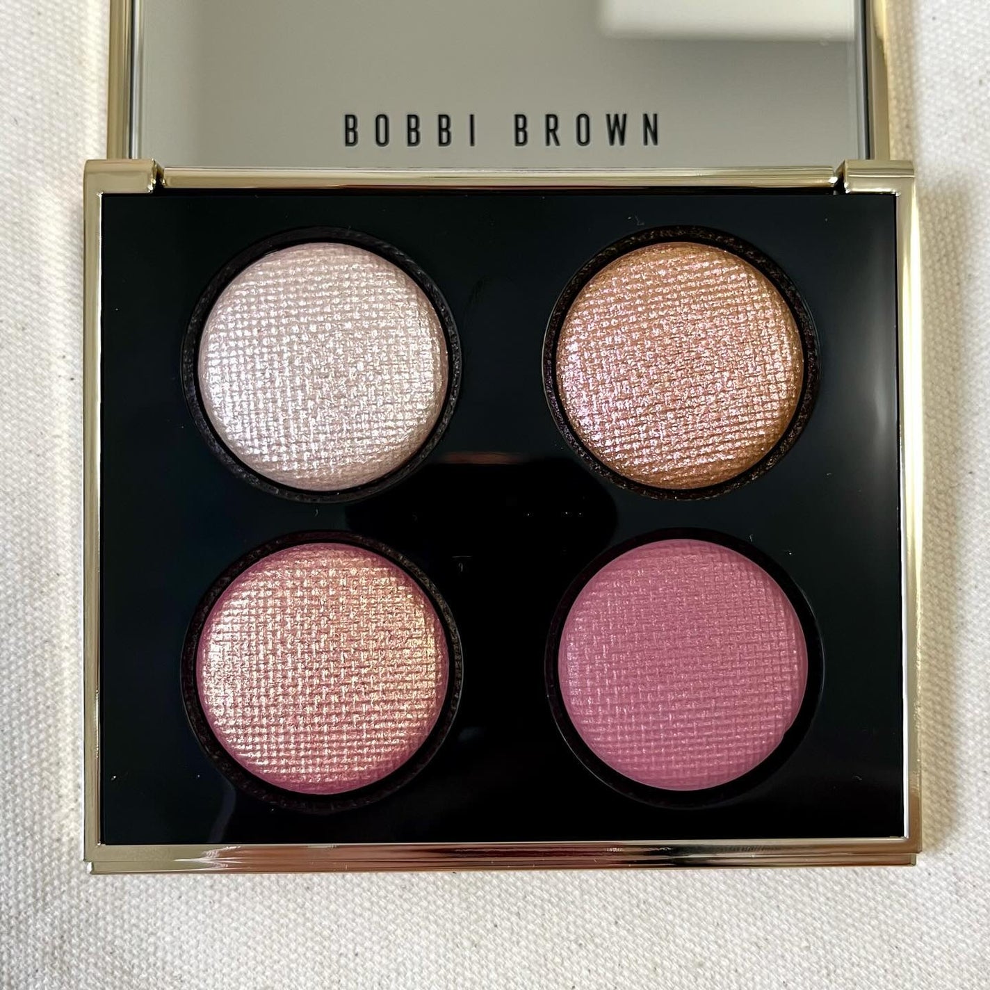 リュクス アイシャドウ クォード グロウ ウィズ ラブ コレクション/BOBBI BROWN/アイシャドウパレットを使ったクチコミ(2枚目)