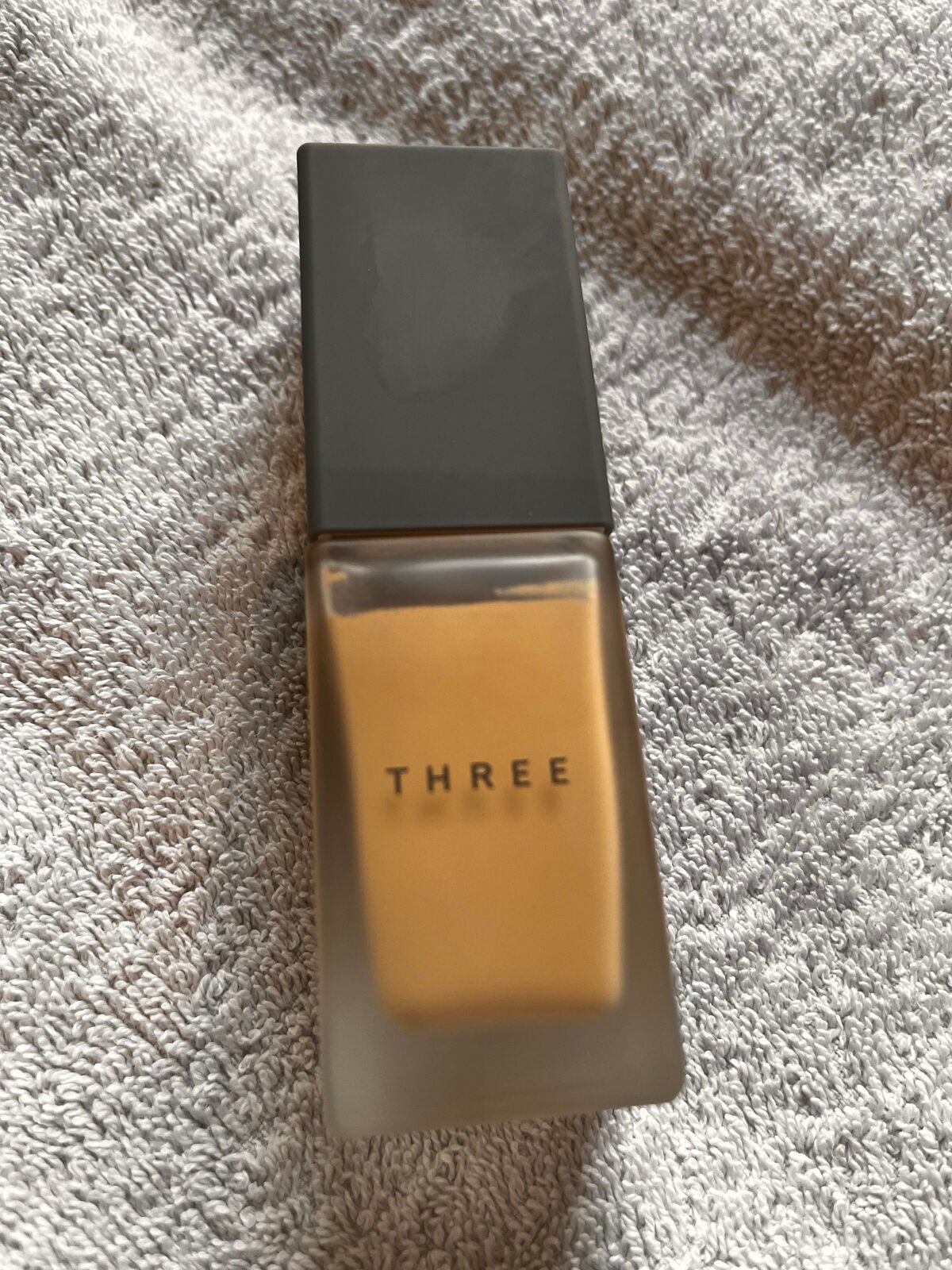 フローレスエシリアル フルイド ファンデーション/THREE/リキッドファンデーションを使ったクチコミ(1枚目)