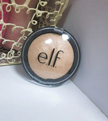 今日は最近お気に入りのハイライトをご紹介します…♡

e.l.f COSMETICS
ベイクドハイライター  
価格   ¥400円程(日によって変動あり)

お色はムーンライト パールです😊💓

とて