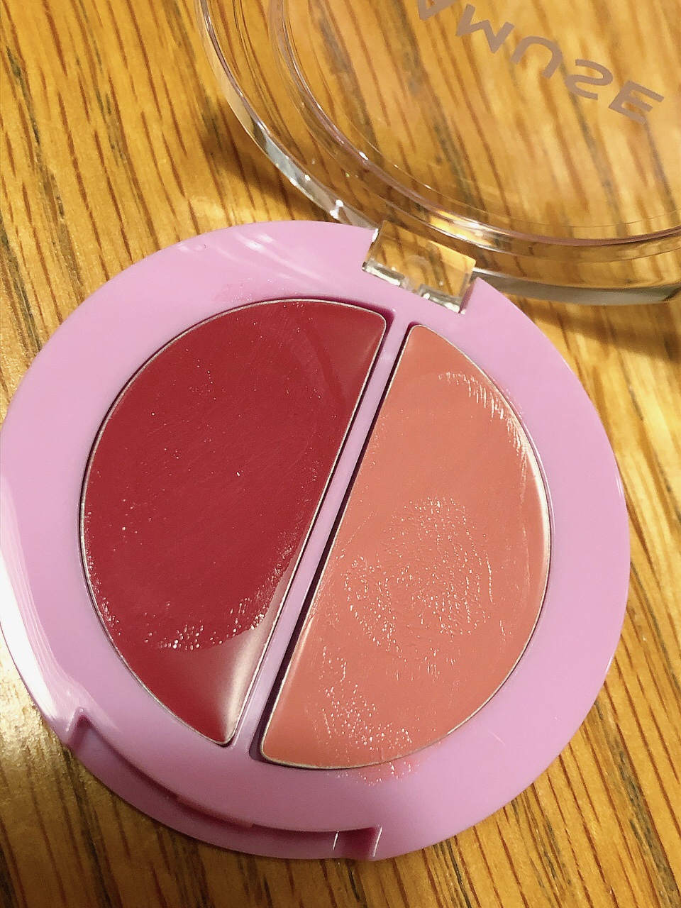 AMUSE リップ＆チークヘルシーバームのクチコミ「AMUSEのリップ＆チークヘルシーバーム大好きで、新たに04グレープバームを追加購入♡
めっち.....」（2枚目）