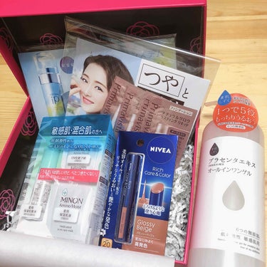 【BLOOMBOX】3月号

私にとっては2回目のBLOOMBOXです🙌🏻
今月も色々入ってたのでまずは中身の紹介を！

今月は、お届け用ダンボール少し重いし開けた途端に「！？！？」でした！笑
「BLO