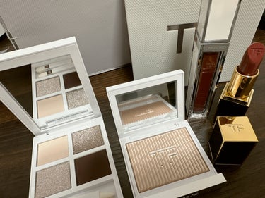 TOM FORD BEAUTY ソレイユ ネージュ グロウ ハイライターのクチコミ「
前の購入品を
今更更新します🥹🩵

TOM FORD BEAUTY🌿

めっちゃトムさんが大.....」（1枚目）