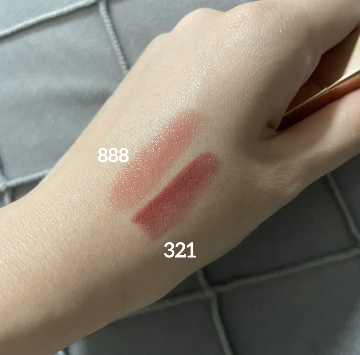 アフターグロー　センシュアルシャイン　リップスティック 321 TURND ON/NARS/口紅を使ったクチコミ（2枚目）