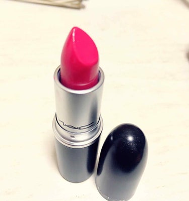 MAC
リップスティック ラスタリング
¥3240

私はYSL信者なのでデパコスリップはYSLしか持ってなかったのですが友達がMACのリップをオススメしてたので気になり購入。
ピンクブラウンやピンクの