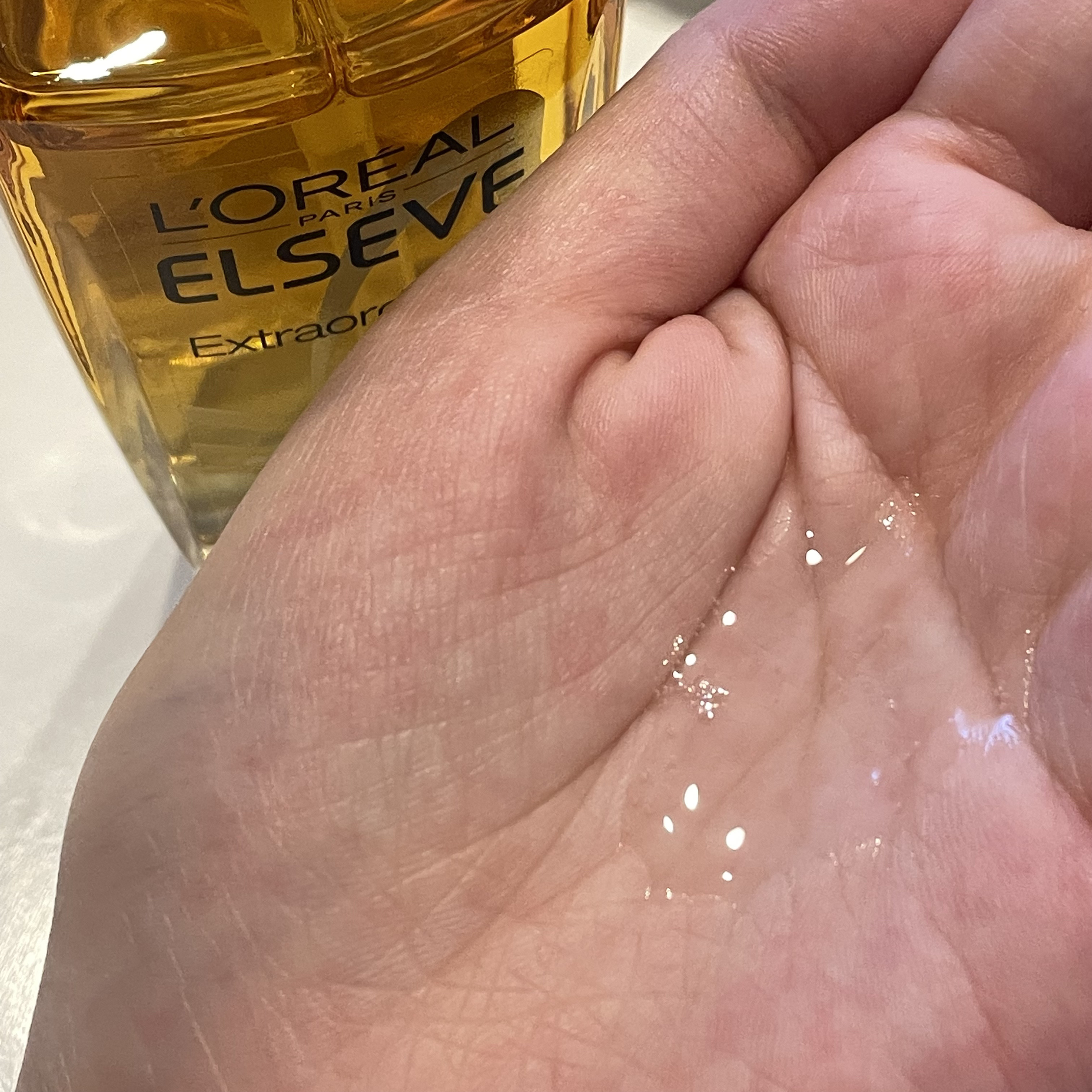 ロレアル パリ エクストラオーディナリー オイル エアリー シルク 本体（100ml）/ロレアル パリ/ヘアオイルを使ったクチコミ（2枚目）