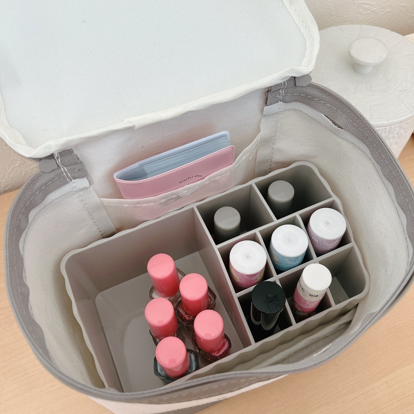 なーな♡フォロバ100 on LIPS 「⁑ネイル収納ポーチも中の仕切りに使っているプラケースもダイソー..」(2枚目)