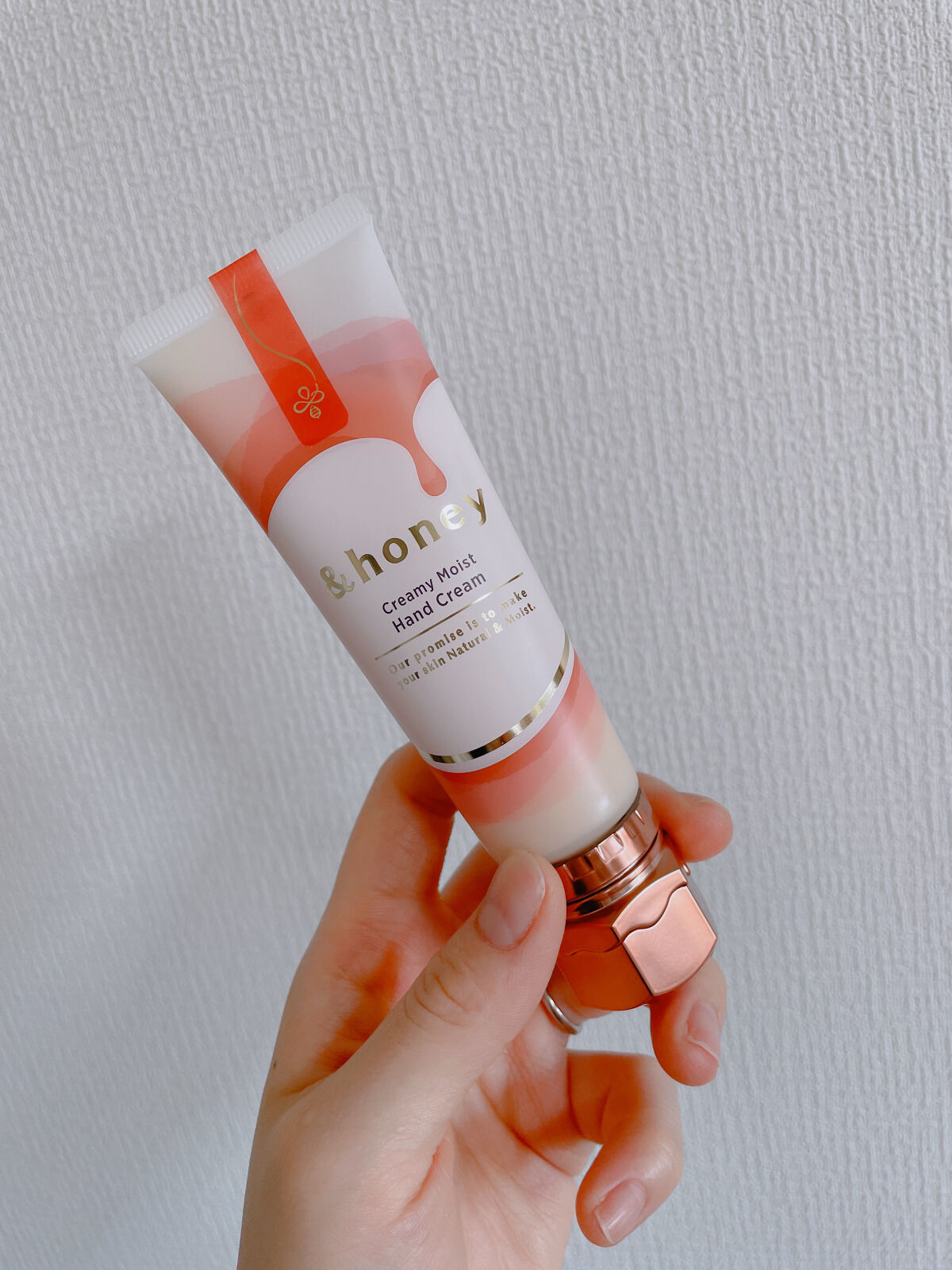 

こんにちは。

今回はLIPSを通して&honeyさんからクリーミーモイスト ハンドクリームをいただいたのでレビューしていこうと思います。

&honeyのハンドクリームは秋冬限定でディープモイスト（しっとり）、メルティモイスト（うるす