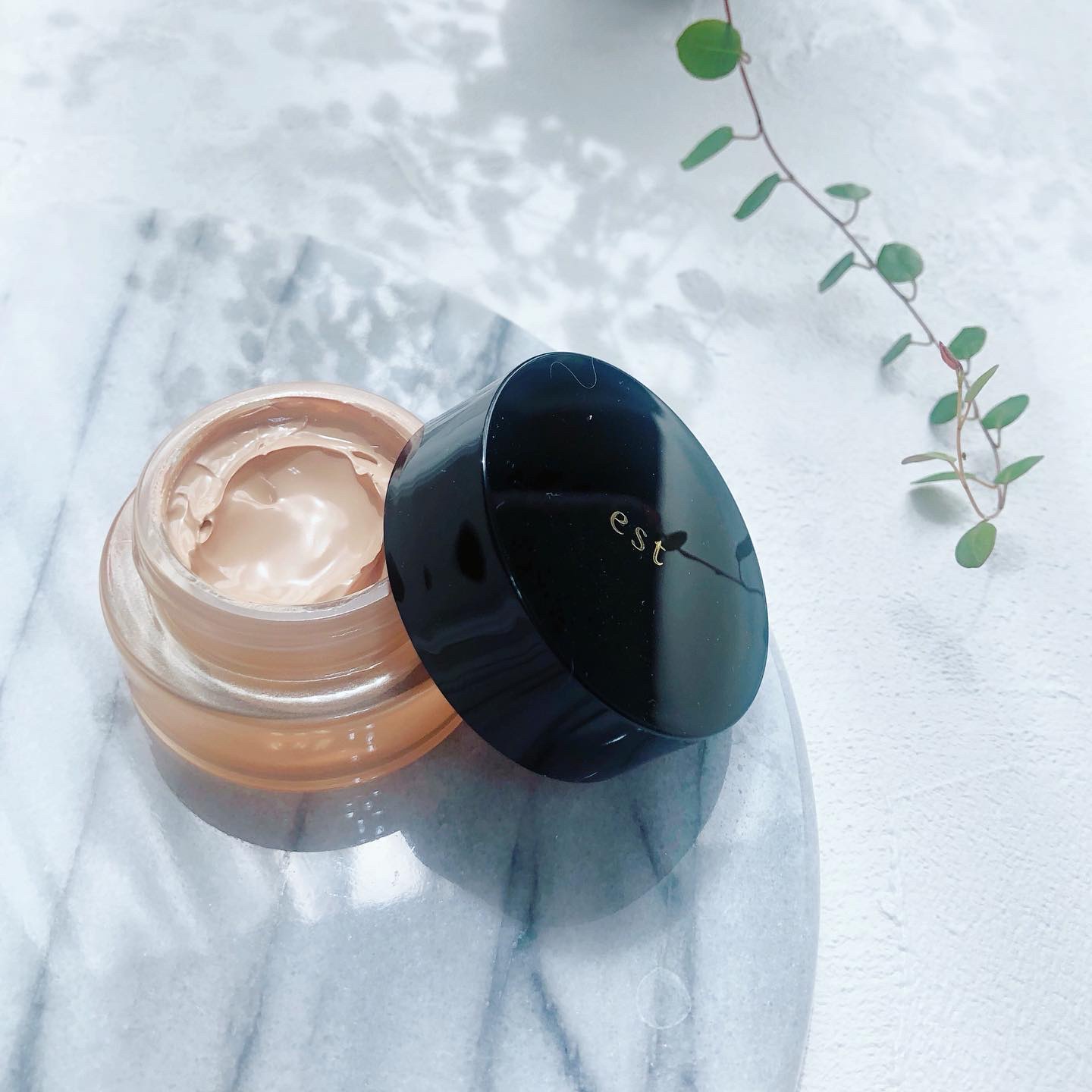 エスト フローレス コンシーリング クリームファンデーション/est/クリーム・エマルジョンファンデーションを使ったクチコミ（1枚目）