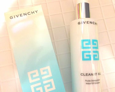 GIVENCHY メイクオフエマルジョン

メイクを落としてくれるだけではなく、
肌をモチモチにしてくれるヒアルロン酸など、肌にいい成分がたくさん入っているため、
もちもちの仕上がりに☺️♥️
これを使