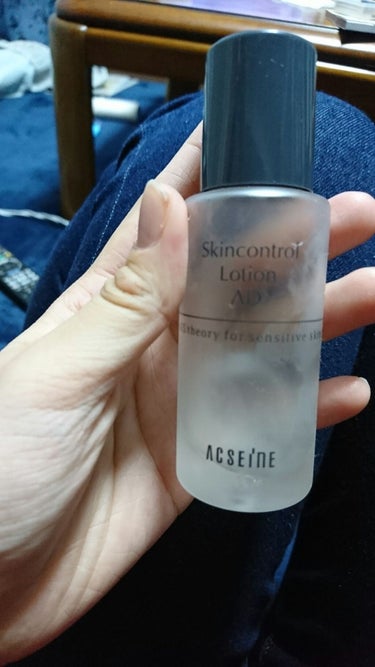 こんばんは😃🌃

今回は化粧水の紹介です‼
化粧水はACSEINEのadコントロールローションというものを使っております！
私は三回に分けて手でつけています！


ACSEINEさんは敏感肌の方のための
