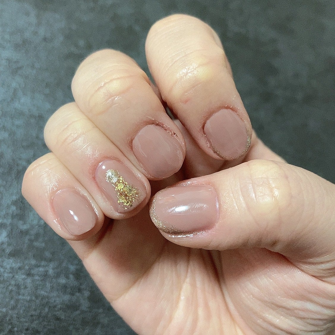 ハル on LIPS 「最近のセルフジェルネイルです。左手で右手に塗るのとても難しい。..」(1枚目)