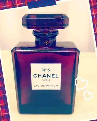 CHANEL

オードゥ パルファム （ヴァポリザター）
特別限定品

100ml
20,000円

ルージュをまとった N°5。
世界中で時を超えて愛され続けているフレグランスとマドモアゼル シャネル