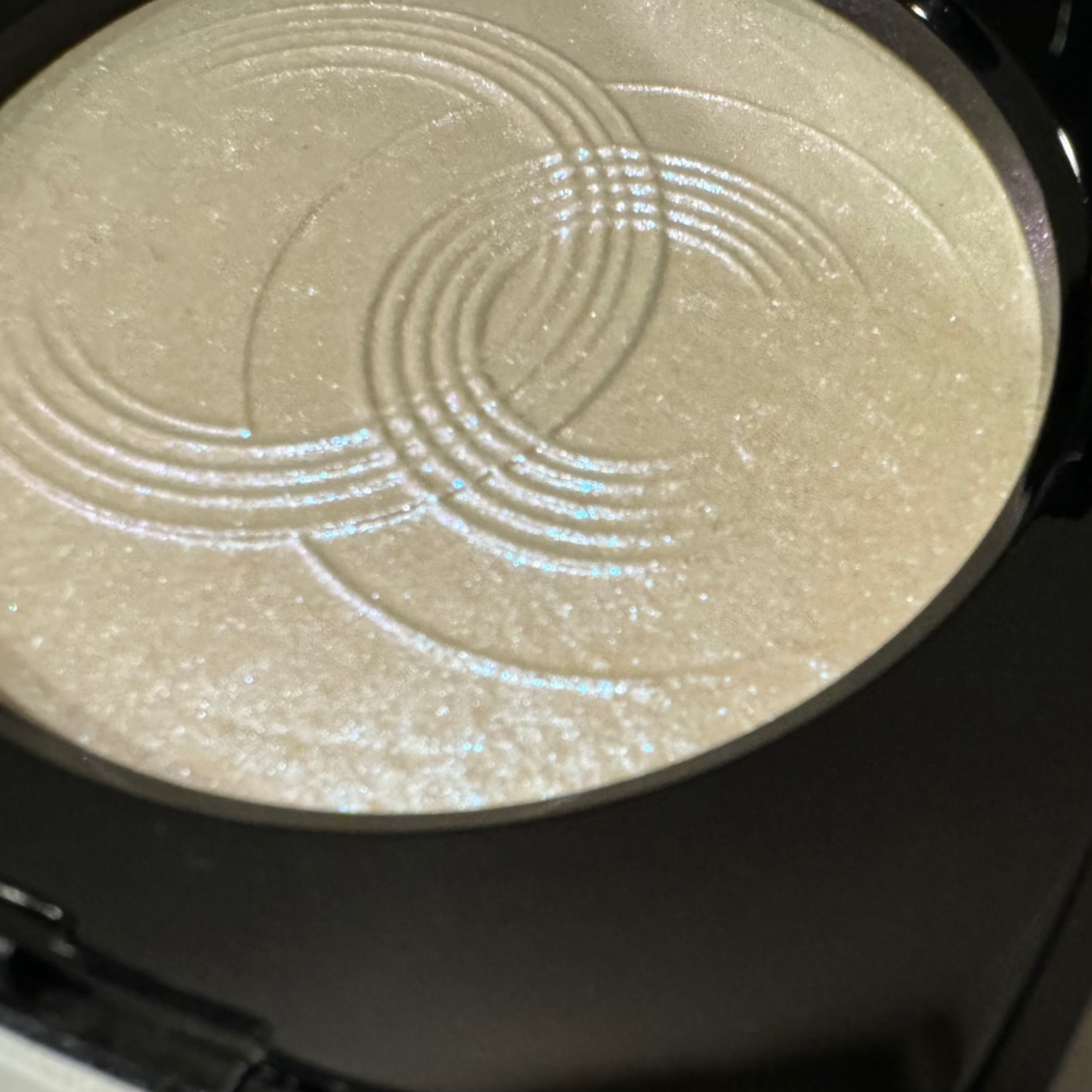 ルミエール ドゥ ローシャン/CHANEL/パウダーハイライトを使ったクチコミ（2枚目）